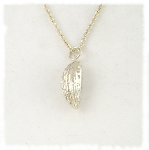 Silver olive pip pendant